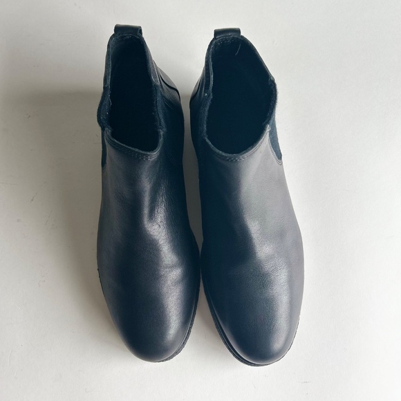 Men’s Vince Black Genuine Leather Rubber Outsole Chelsea Boots size 8.5 main image 11